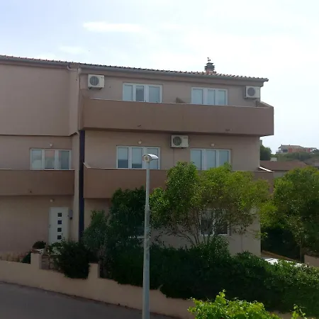 Pansion Stones Homestay Murter