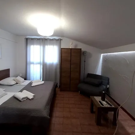 בית אירוח Pansion Stones