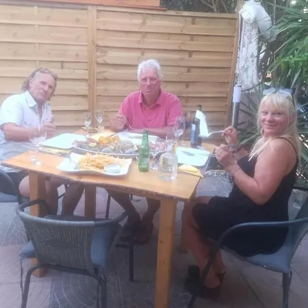 בית אירוח Pansion Stones