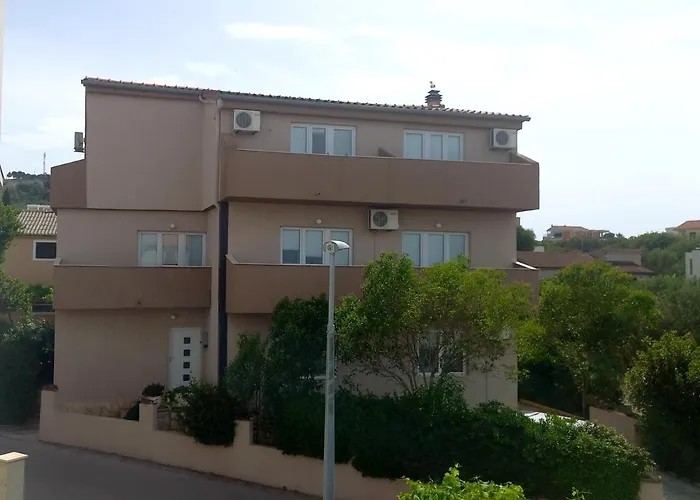 Pansion Stones منزل للإقامة مورتير