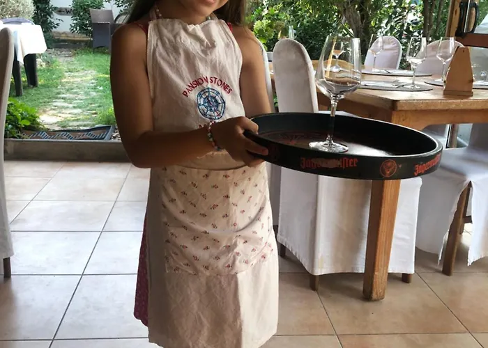 Pansion Stones Habitación en casa particular Murter